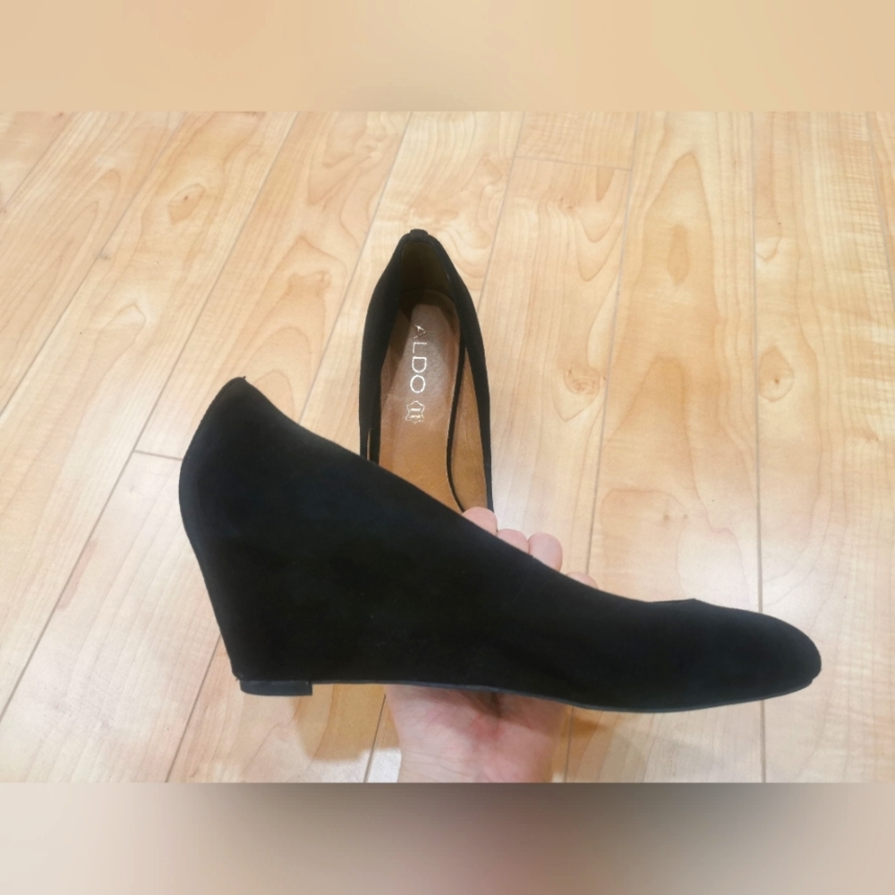 Leather low heels